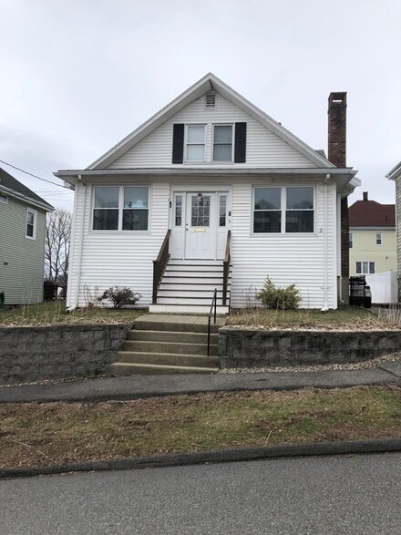 8 Danforth Ave, Saugus, MA 01906
