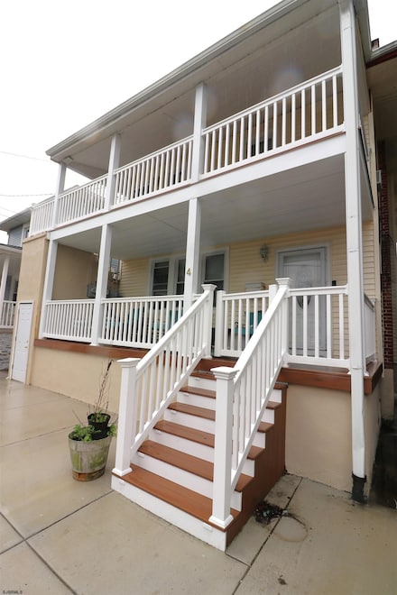 4 S Richards Ave, Ventnor City, NJ 08406