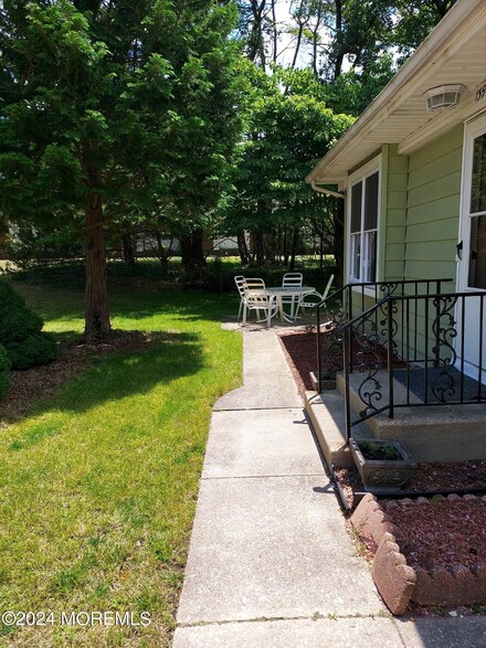139 E Hudson Pkwy, Manchester Township, NJ 08759