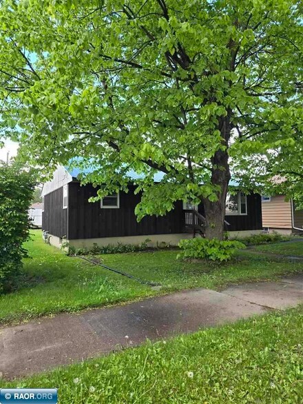1021 3rd St S, Virginia, MN 55792