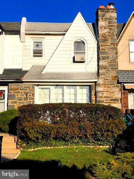 61 High St, Sharon Hill, PA 19079