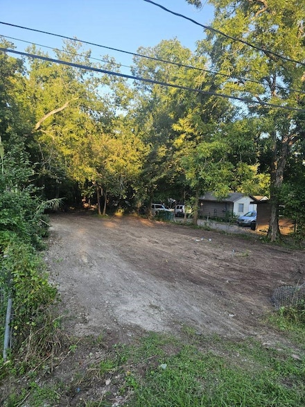 400 S 13th St, Conroe, TX 77301