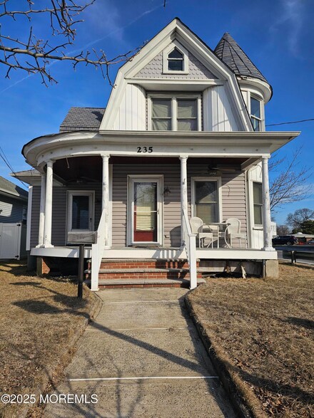 235 Broadway, Keyport, NJ 07735