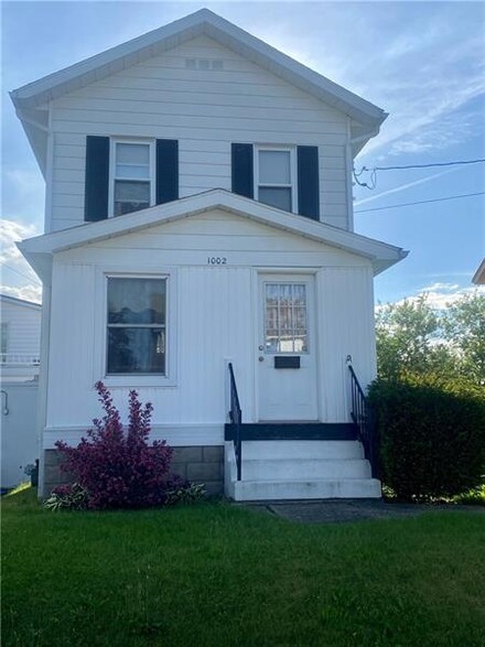 1002 Norris Ave, Farrell, PA 16121