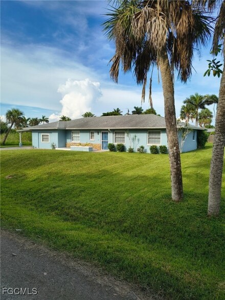 14773 Martin Dr, Fort Myers, FL 33908