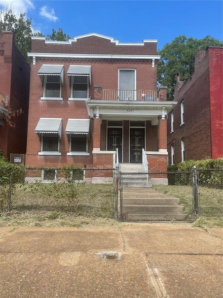 4241 Red Bud Ave, Saint Louis, MO 63115