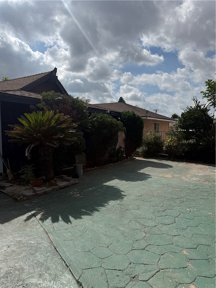 10900 Goss St, Sun Valley, CA 91352