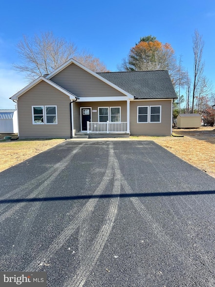 27 Otter Ln, Montross, VA 22520