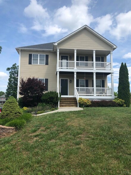 487 Valley Dr, Rustburg, VA 24588