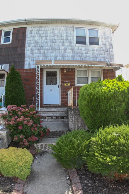 74 Park St, Staten Island, NY 10306