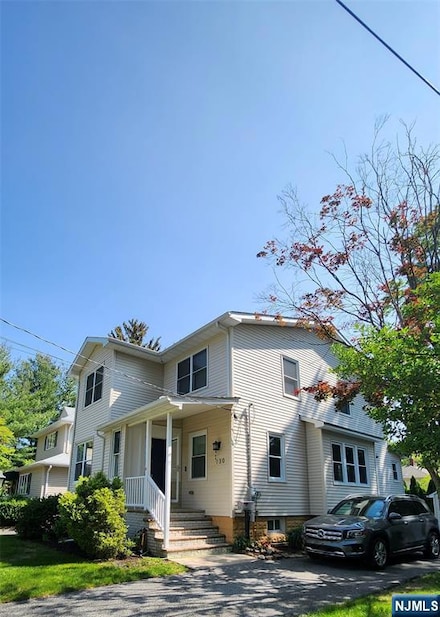 130 7th St, Cresskill, NJ 07626