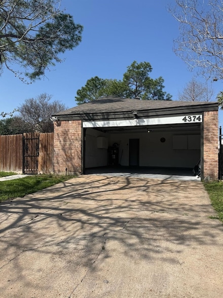 4374 Wildacres Dr, Houston, TX 77072