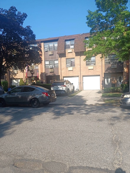 15649 77th St, Howard Beach, NY 11414