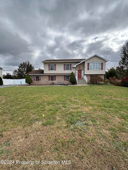 14 Emerald Dr, Throop, PA 18512