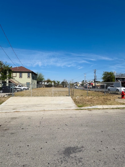 3222 Santa Clara St, Laredo, TX 78046