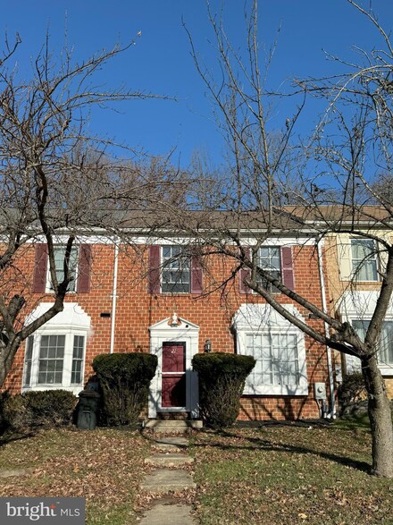 21 Island Run Ct, Catonsville, MD 21228