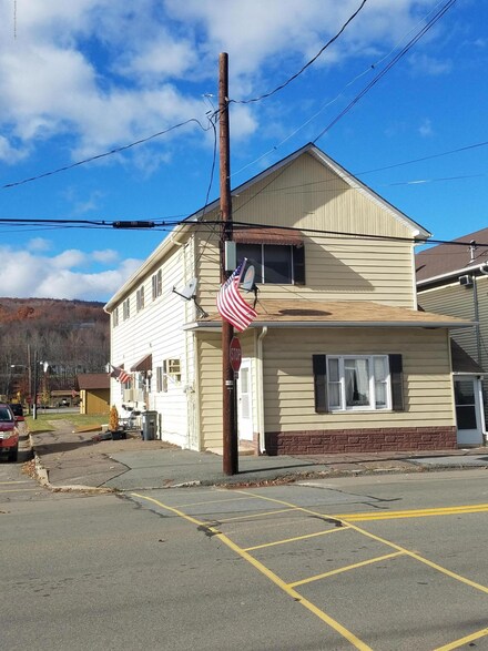 801 Lackawanna Ave, Mayfield, PA 18433