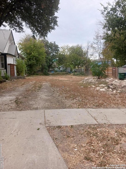 530 E Whittier St, San Antonio, TX 78210