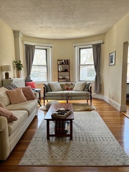 31 Dwight St Unit 1, Brookline, MA 02446