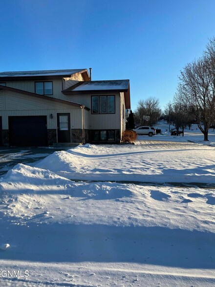 1101 19th St SE, Mandan, ND 58554