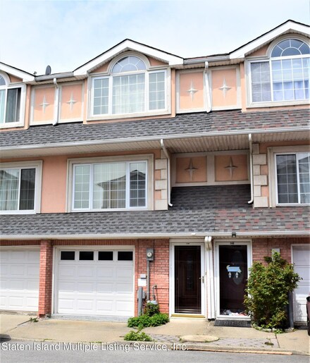 138 Alex Cir, Staten Island, NY 10305