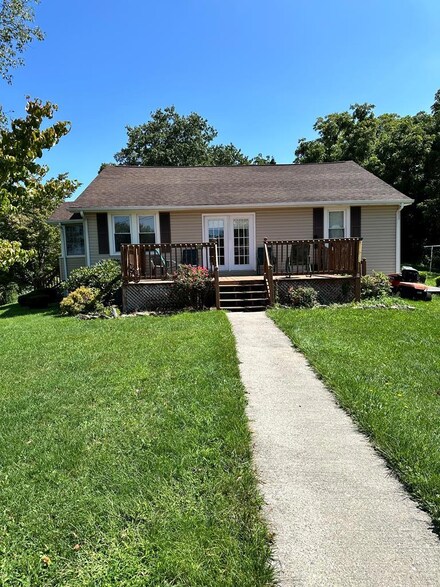 529 W Cumberland Rd, Bluefield, WV 24701