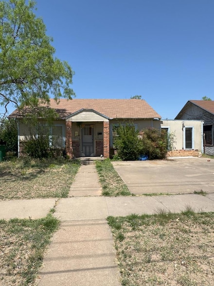66 E Avenue G, San Angelo, TX 76903