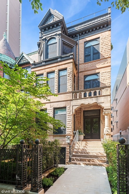 1540 N Dearborn Pkwy, Chicago, IL 60610