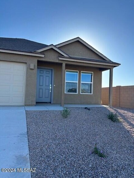 8758 E Canyon Walnut Way, Vail, AZ 85641