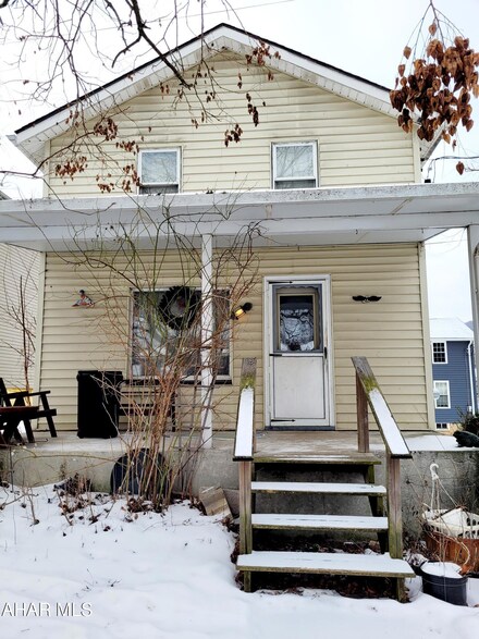 208 Cherry St, Roaring Spring, PA 16673