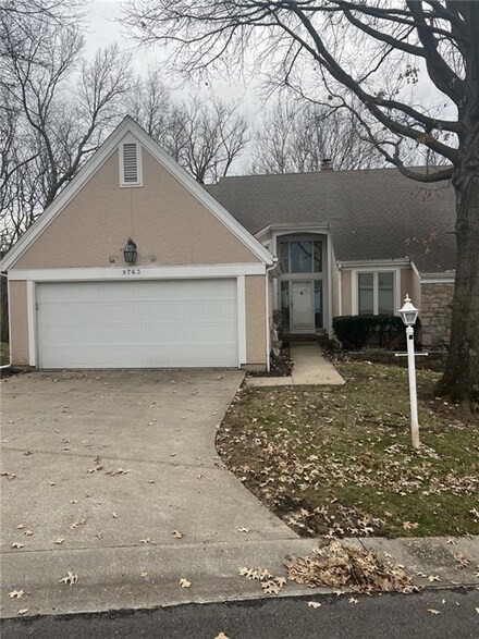 9763 W 121st St, Overland Park, KS 66213