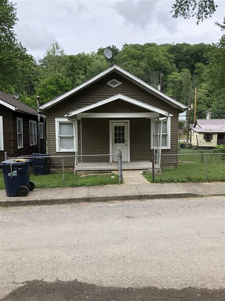 3021 Walters St, Ashland, KY 41101