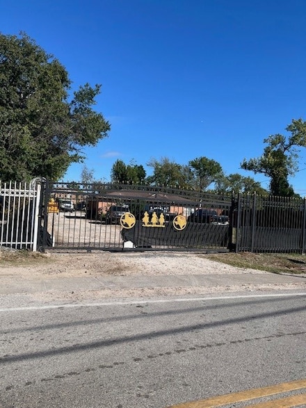 5606 Creekmont Dr, Houston, TX 77091