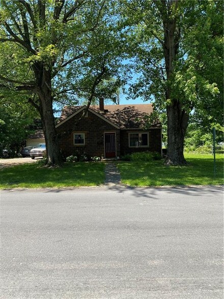 617 N 8th St, Middletown, IN 47356