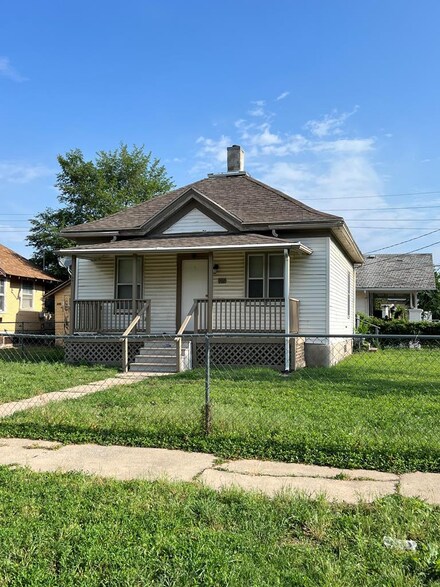 902 Park St, Salina, KS 67401
