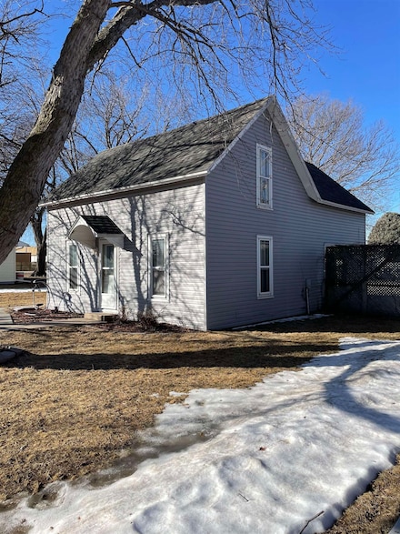 9118 S Logan Ave, Roseland, NE 68973