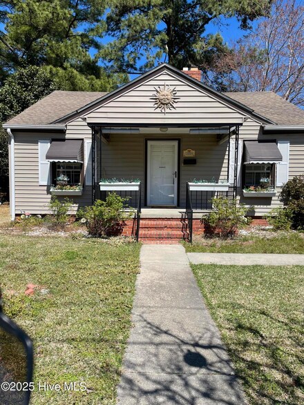 1004 Tuscarora Ave, Elizabeth City, NC 27909