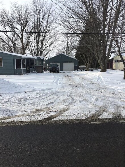 4754 S Holley Rd, Holley, NY 14470