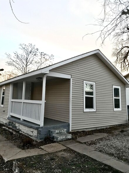 226 E 4th St, Wellington, KS 67152