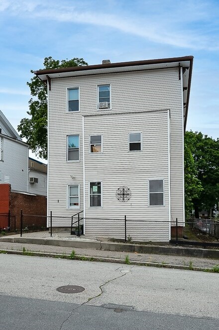 1 Bluff St, Worcester, MA 01610