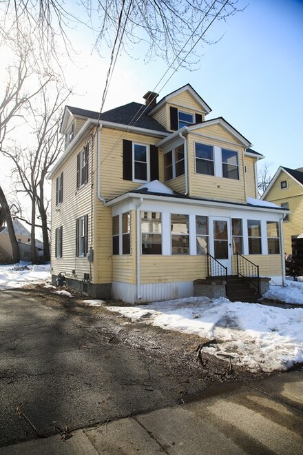 25 John St, Chicopee, MA 01013