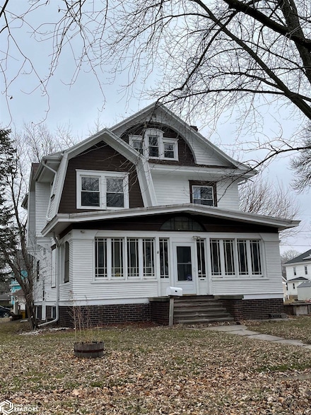521 1st St NW, Clarion, IA 50525