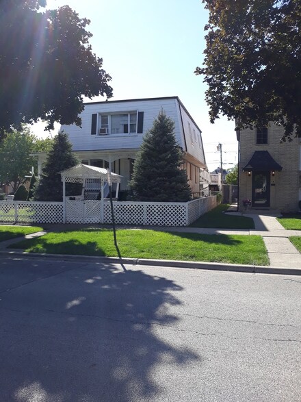 1402 N 16th Ave, Melrose Park, IL 60160