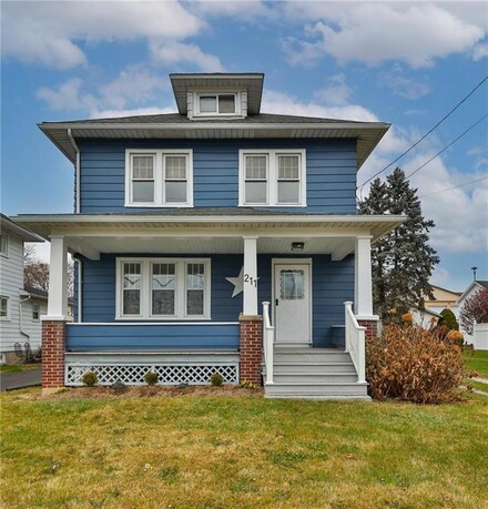 211 E Lawn Rd, Nazareth, PA 18064