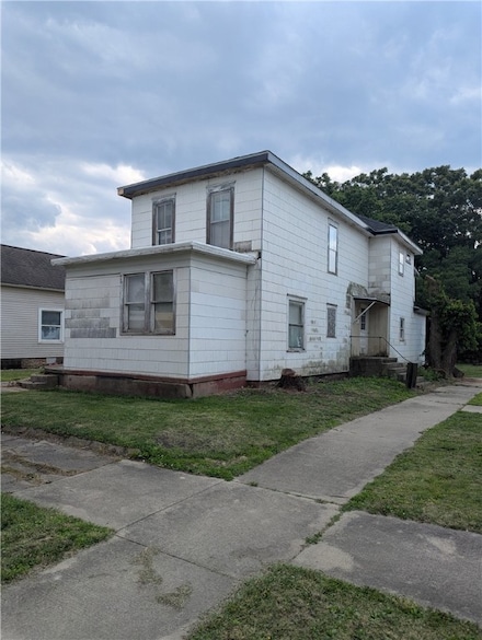 321 N 16th St, Mattoon, IL 61938