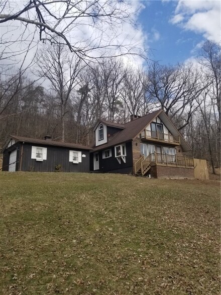 9446 Route 422 Hwy W, Shelocta, PA 15774