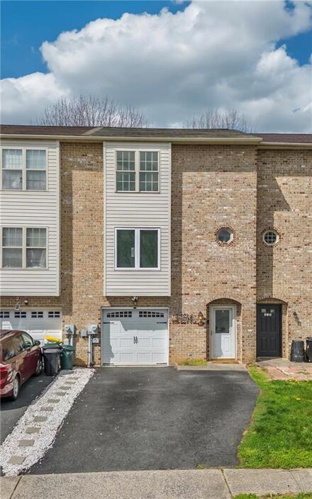 317 W 2nd St, Alburtis, PA 18011