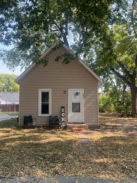 625 S Denver Ave, Hastings, NE 68901