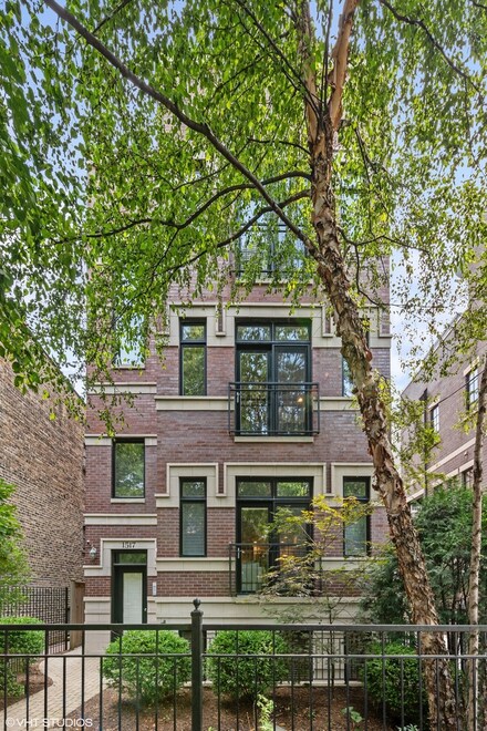 1517 W Byron St Unit 2, Chicago, IL 60613