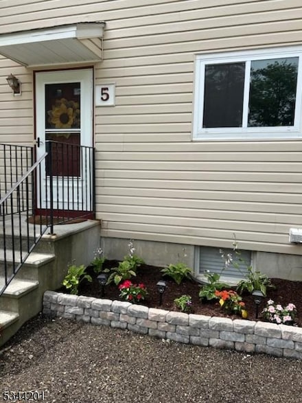 5 Shady Ln, Hamburg, NJ 07419